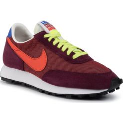 Buty NIKE Daybreak CQ6358 600. Czerwone półbuty damskie Nike, bez wzorów, bez obcasa, bez zapięcia. W wyprzedaży za 309,00 zł.