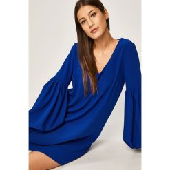 Answear - Sukienka. Niebieskie sukienki damskie ANSWEAR, na co dzień, s, bez wzorów, z poliesteru, casualowe, bez kołnierzyka, z długim rękawem, długie, mini, proste. W wyprzedaży za 139,90 zł.