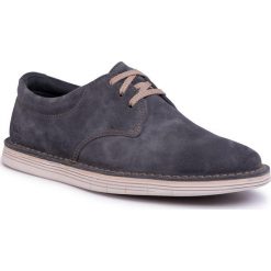 Półbuty CLARKS - Forge Vibe 261496417 Storm Suede. Szare półbuty męskie Clarks, na co dzień, bez wzorów, ze skóry, bez zapięcia. W wyprzedaży za 269,00 zł.