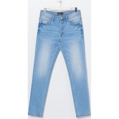 Jeansy slim fit - Niebieski. Niebieskie jeansy męskie Sinsay, bez wzorów. Za 89,99 zł.