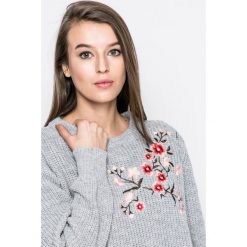 Answear - Sweter Blossom Mood. Szare bez kategorii ANSWEAR, s, z dzianiny, z okrągłym kołnierzem. W wyprzedaży za 79,90 zł.
