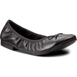 Baleriny TAMARIS - 1-22116-29 Black Leather 003. Czarne baleriny damskie Tamaris, bez wzorów, ze skóry ekologicznej, klasyczne, bez obcasa, na płaskiej podeszwie, bez zapięcia. W wyprzedaży za 169,00 zł.