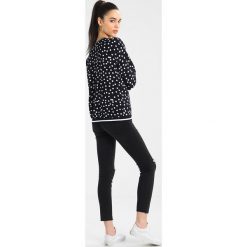 Bluzki asymetryczne: b.young GIMMI BLOUSE Bluzka blue/white