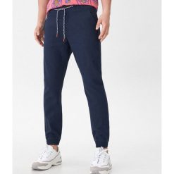 Spodnie jogger slim z dodatkiem lnu - Granatowy. Niebieskie spodnie męskie House, s, bez wzorów. Za 119,99 zł.
