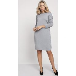 Sukienka dzianinowa z długim rękawem szara - l/xl. Szare sukienki damskie e-margeritka.pl, na co dzień, na jesień, s, bez wzorów, z wiskozy, bez kołnierzyka, z długim rękawem, długie, midi, proste. Za 154,99 zł.
