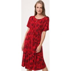 Czerwono-Czarna Sukienka Grassy. Czerwone sukienki damskie Born2be, na lato, xl, bez wzorów, z dzianiny, bez kołnierzyka, bez rękawów, midi. Za 39,99 zł.