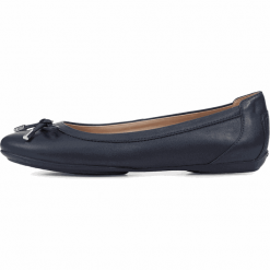 Geox baleriny damskie Charlene D02Y7B 000BC 40 ciemnoniebieskie. Niebieskie baleriny damskie Geox, bez wzorów, na wysokim obcasie. Za 259,00 zł.