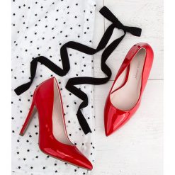 Czółenka damskie Ideal Shoes A-2927-2 Czerwone. Czerwone czółenka damskie Ideal Shoes, bez wzorów, z tworzywa sztucznego, na wysokim obcasie, na obcasie. Za 99,00 zł.