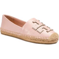 Espadryle TORY BURCH - Ines Espadrille 52035 Sea Shell Pink/ Silver 652. Różowe espadryle damskie Tory Burch, z aplikacjami, ze skóry, bez obcasa, na płaskiej podeszwie. W wyprzedaży za 569,00 zł.