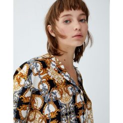 Koszula w łańcuchy. Szare koszule body damskie marki Pull&Bear. Za 69,90 zł.