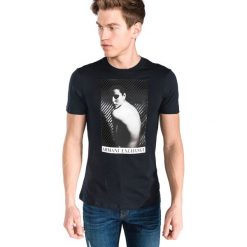 Armani Exchange Koszulka Czarny. Czarne podkoszulki męskie Armani Exchange, s, z nadrukiem, z bawełny, bez kołnierzyka. Za 264,95 zł.