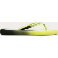 Armani Exchange - Japonki. Zielone klapki damskie Armani Exchange, bez wzorów, z gumy, bez obcasa, na obcasie. W wyprzedaży za 169,90 zł.