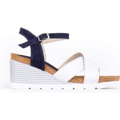 Sandałki na koturnie - skóra naturalna - model 349 - kolor biały. Białe sandały damskie Zapato, bez wzorów, ze skóry, bez obcasa, na koturnie, bez zapięcia. W wyprzedaży za 149,00 zł.