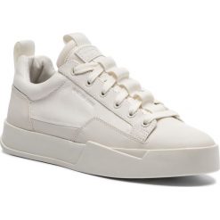 Sneakersy G-STAR RAW - Rackam Core D10763-A599-110 White. Białe sneakersy męskie G-Star RAW, na co dzień, bez wzorów, ze skóry ekologicznej, klasyczne, bez zapięcia. W wyprzedaży za 309,00 zł.