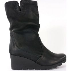 KOZAKI DAMSKIE AGA 3920 CZA. Kozaki damskie Aga, ze skóry, bez obcasa, bez zapięcia. Za 219,00 zł.