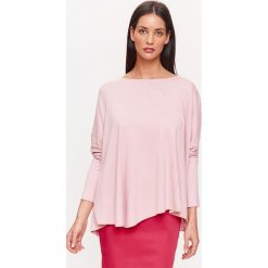 Swetry oversize damskie: Sweter w kolorze jasnoróżowym