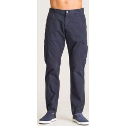 Granatowe spodnie Joop Jeans Miles z kieszeniami. Niebieskie spodnie męskie m, z aplikacjami, z bawełny. Za 324,50 zł.