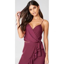 NA-KD Boho Kopertowy top na ramiączkach - Pink,Purple. Różowe topy damskie marki NA-KD Boho, bez wzorów, bez kołnierzyka. Za 121,95 zł.