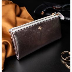 Portfel damski na zamek srebrny Milano Design - srebrny. Szare portfele damskie MILANO DESIGN, bez wzorów, ze skóry. Za 29,99 zł.