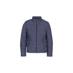 Kurtki pikowane Guess PAKINT. Niebieskie kurtki męskie marki Guess, s, z aplikacjami, bez kaptura. Za 599,20 zł.