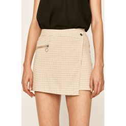 Tally Weijl - Szorty. Szorty damskie TALLY WEIJL, z haftami, z elastanu, casualowe, z podwyższonym stanem. W wyprzedaży za 59,90 zł.