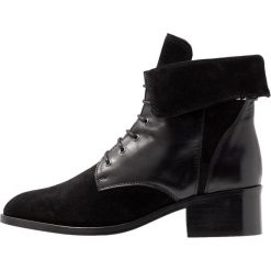 Pinto Di Blu Botki sznurowane black. Czarne botki damskie na zamek Pinto Di Blu, z materiału, na sznurówki. Za 529,00 zł.