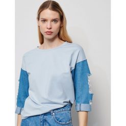 Bluzka z jeansowymi rękawami - Niebieski. Niebieskie bluzki damskie Reserved, s, bez wzorów, z jeansu, bez kołnierzyka, bez rękawów. Za 69,99 zł.
