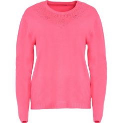 Koralowy Sweter Marry The Night. Pomarańczowe swetry klasyczne damskie marki Born2be, l, z okrągłym kołnierzem. Za 59,99 zł.