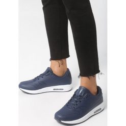 Granatowe Buty Sportowe Hot Days. Niebieskie buty sportowe damskie Born2be, bez wzorów, z tkaniny, sportowe. Za 99,99 zł.