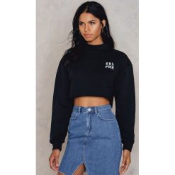 Bluzy rozpinane damskie: Josefin Ekström for NA-KD Krótka bluza z nadrukiem GRL PWR – Black