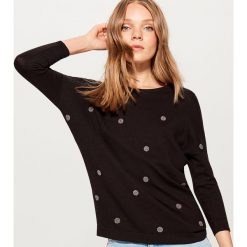 Sweter z dżetami - Czarny. Czarne swetry klasyczne damskie marki Mohito, l. Za 79,99 zł.