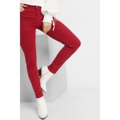 Jeansy skinny. Czerwone rurki damskie Orsay, z bawełny. Za 89,99 zł.