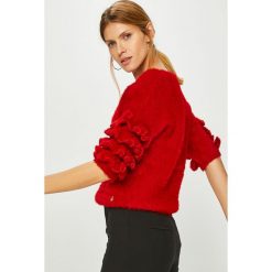Trussardi Jeans - Sweter. Czerwone swetry klasyczne damskie marki Trussardi Jeans, m, z jeansu, z okrągłym kołnierzem. W wyprzedaży za 239,90 zł.