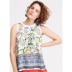 Wzorzysty top - Biały. Białe topy damskie Reserved, s, bez wzorów, bez kołnierzyka. W wyprzedaży za 19,99 zł.