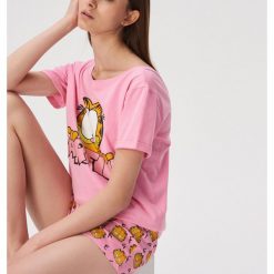 Dwuczęściowa piżama Garfield - Różowy. Różowe piżamy damskie Sinsay, s, bez wzorów, bez rękawów. Za 49,99 zł.
