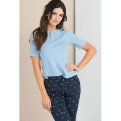 Sweter z połyskującą lamówką. Szare swetry klasyczne damskie marki Monnari, eleganckie. Za 69,50 zł.