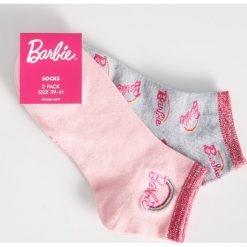 Skarpetki Barbie - Różowy. Różowe skarpetki damskie marki Sinsay, bez wzorów. Za 14,99 zł.