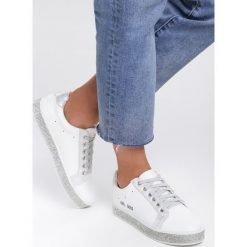 Biało-Srebrne Sneakersy Rate Highly. Białe sneakersy damskie Renee. Za 69,99 zł.