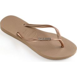 Havaianas - Japonki. Różowe klapki damskie Havaianas, bez wzorów, z materiału, bez obcasa, na obcasie. W wyprzedaży za 99,90 zł.