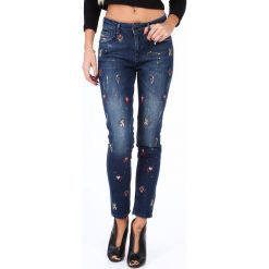 Spodnie jeansowe z haftami niebieskie RR7153. Niebieskie spodnie damskie Fasardi, s, z jeansu. Za 169,00 zł.