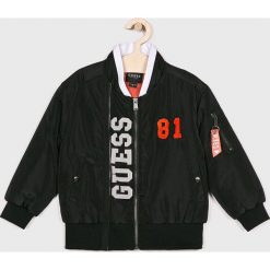Guess Jeans - Kurtka bomber dziecięca 118-175 cm. Czarne kurtki chłopięce marki Guess Jeans, z aplikacjami, z poliesteru, krótkie, bez kaptura. Za 329,90 zł.