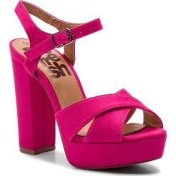 Sandały REFRESH - 69837 Fucsia. Różowe klapki damskie Refresh, bez wzorów, ze skóry ekologicznej, bez obcasa, na obcasie. W wyprzedaży za 139,00 zł.