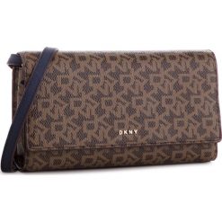 Torebka DKNY - Bryant Wallet On String R835J622 Mocha Logo-Nvy 6MN. Pomarańczowe torebki klasyczne damskie DKNY, bez wzorów, ze skóry ekologicznej, bez dodatków. W wyprzedaży za 369,00 zł.