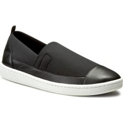 Półbuty DKNY - Brigid 23164609 Black 001. Czarne półbuty damskie DKNY, bez wzorów, ze skóry, bez obcasa, na płaskiej podeszwie, bez zapięcia. W wyprzedaży za 269,00 zł.