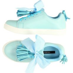 Niebieskie buty damskie VICES 8271-11 FRĘDZLE. Niebieskie buty sportowe damskie vices, bez wzorów, sportowe. W wyprzedaży za 59,00 zł.