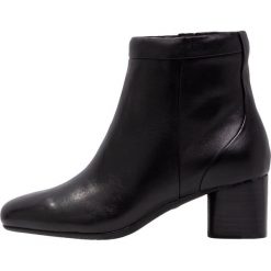 Clarks Unstructured UN COSMO UP Botki black. Czarne botki damskie skórzane marki Clarks Unstructured, klasyczne. Za 499,00 zł.