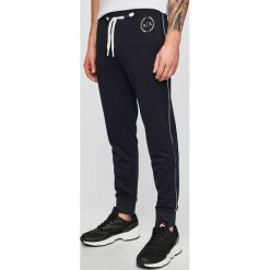 Armani Exchange - Spodnie. Czarne spodnie męskie Armani Exchange, xl, bez wzorów, z elastanu. Za 449,90 zł.