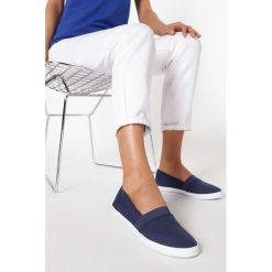 Granatowe Tenisówki Get Up!. Niebieskie trampki i tenisówki damskie Born2be, bez wzorów, bez zapięcia. W wyprzedaży za 44,99 zł.