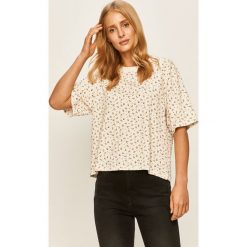 Levi's - T-shirt. Czerwone bluzki damskie Levi's®, s, w kwiaty, z bawełny, casualowe, z okrągłym kołnierzem. W wyprzedaży za 114,90 zł.