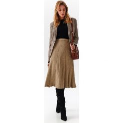 SWETER Z PÓŁGOLFEM. Czarne swetry damskie Top Secret, bez wzorów, z dzianiny, bez rękawów. Za 109,99 zł.